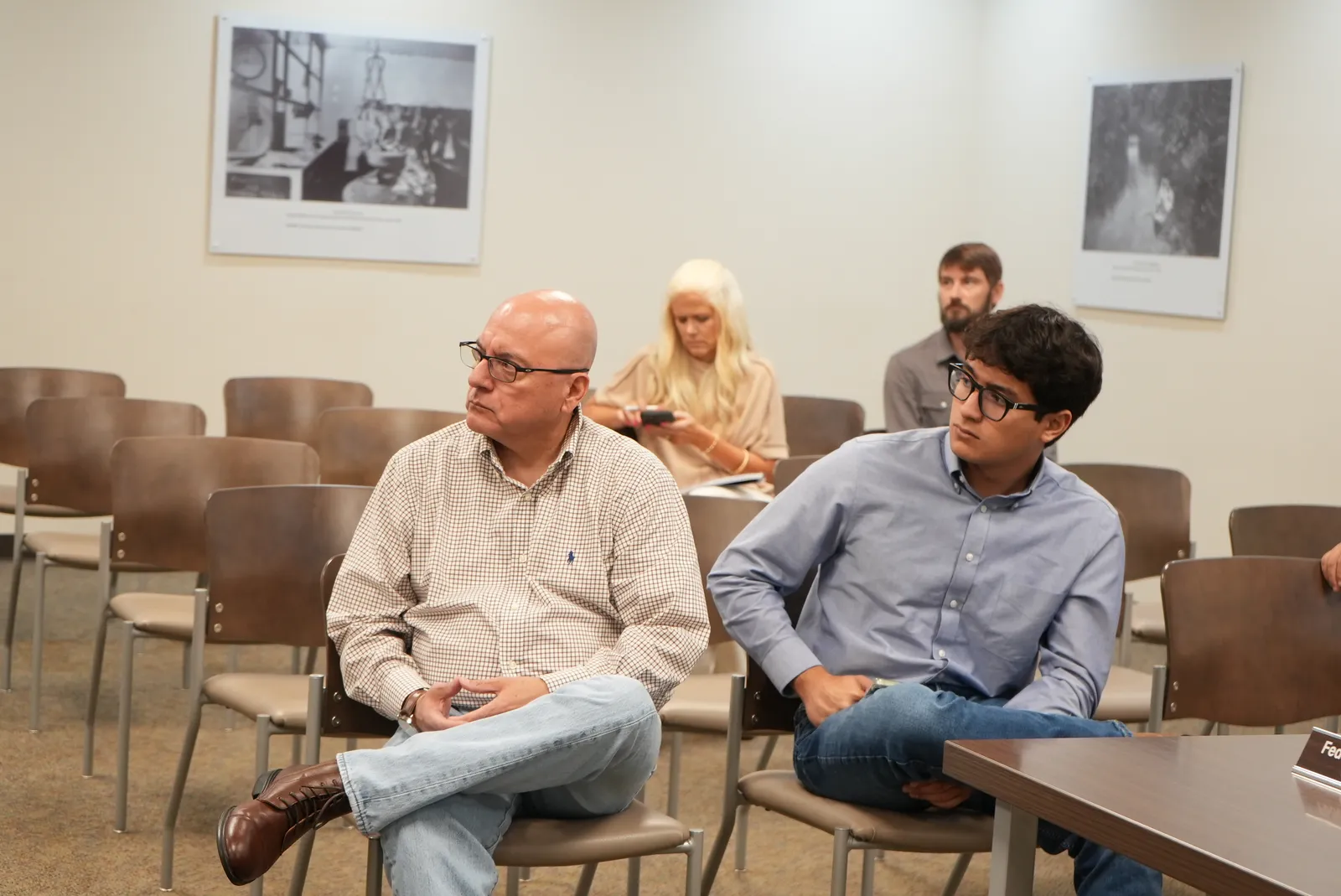 TXLÁN intern attending a public meeting